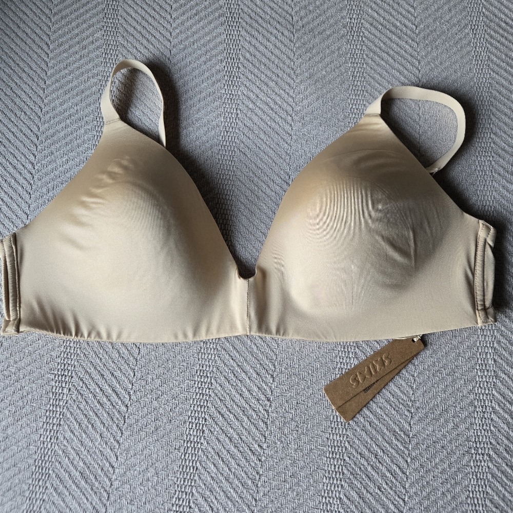 SKIMS Wireless Form T-Shirt Bra 36D